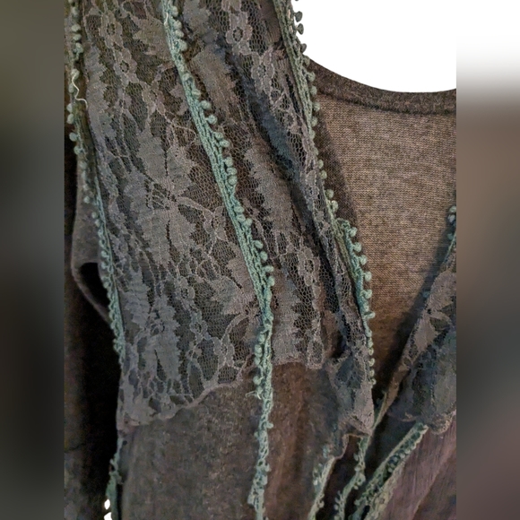 Pretty Angel Boho Top with lace and ruffles. Sz 2x. EUC. Linen blend. - Picture 4 of 5